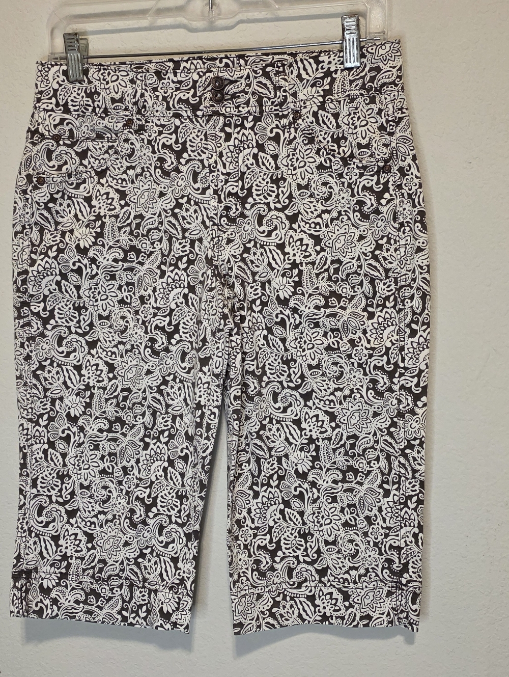 Bandolinoblu Denim Paisley Print Capri Pants Stretch Boho Vacation  Floral SZ 6